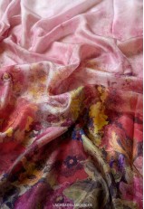Pañuelo de seda con flores en cascada